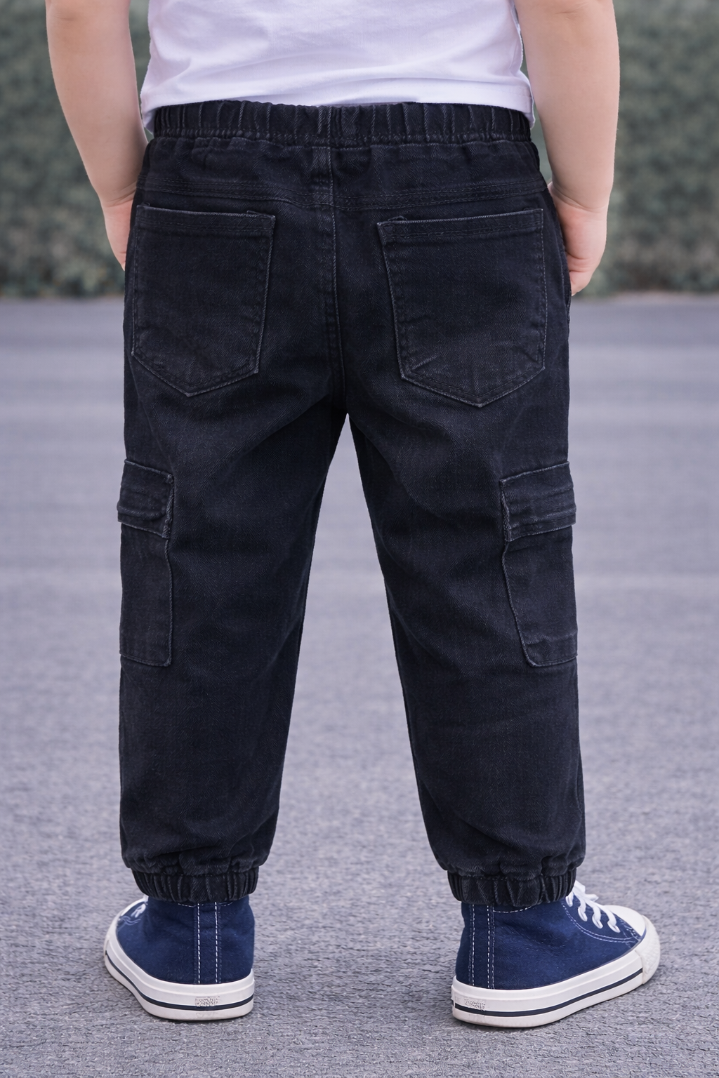 Детско спортно долнище с джобове – черно