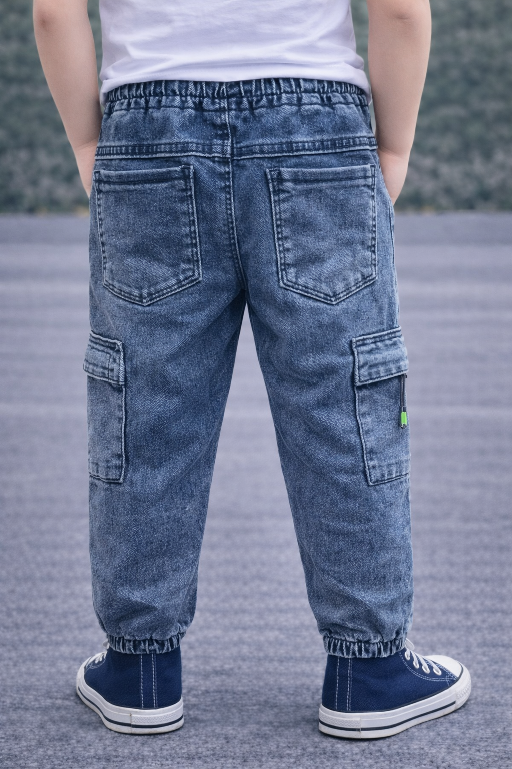 Детски дънков панталон тип jogger с джобове