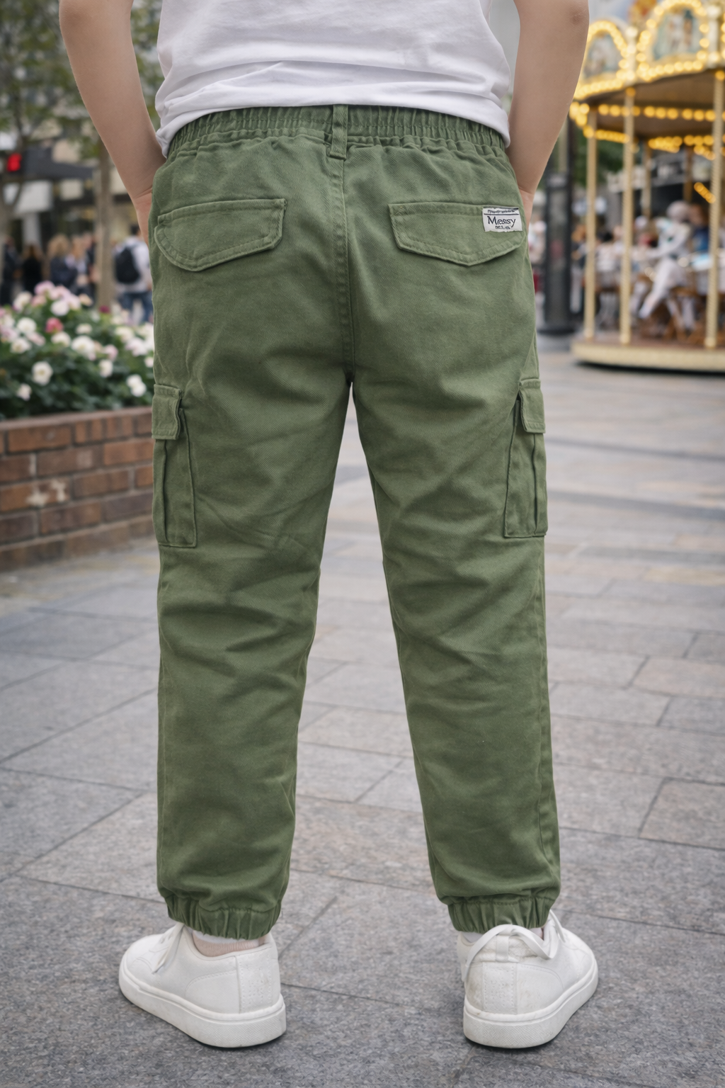 Детски карго панталон в зелено с ластик и връзки