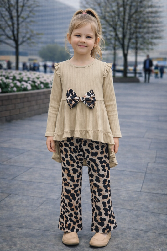 Детски комплект за момиче – туника с панделка и панталон с животински принт