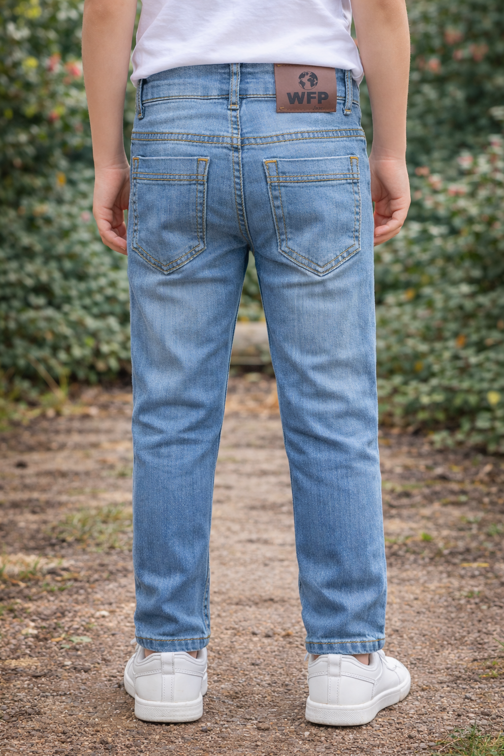 Детски дънки за момче – класически модел, светлосин деним