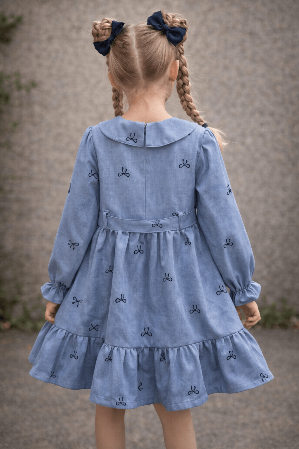 Детска рокля в син деним с панделки и колан